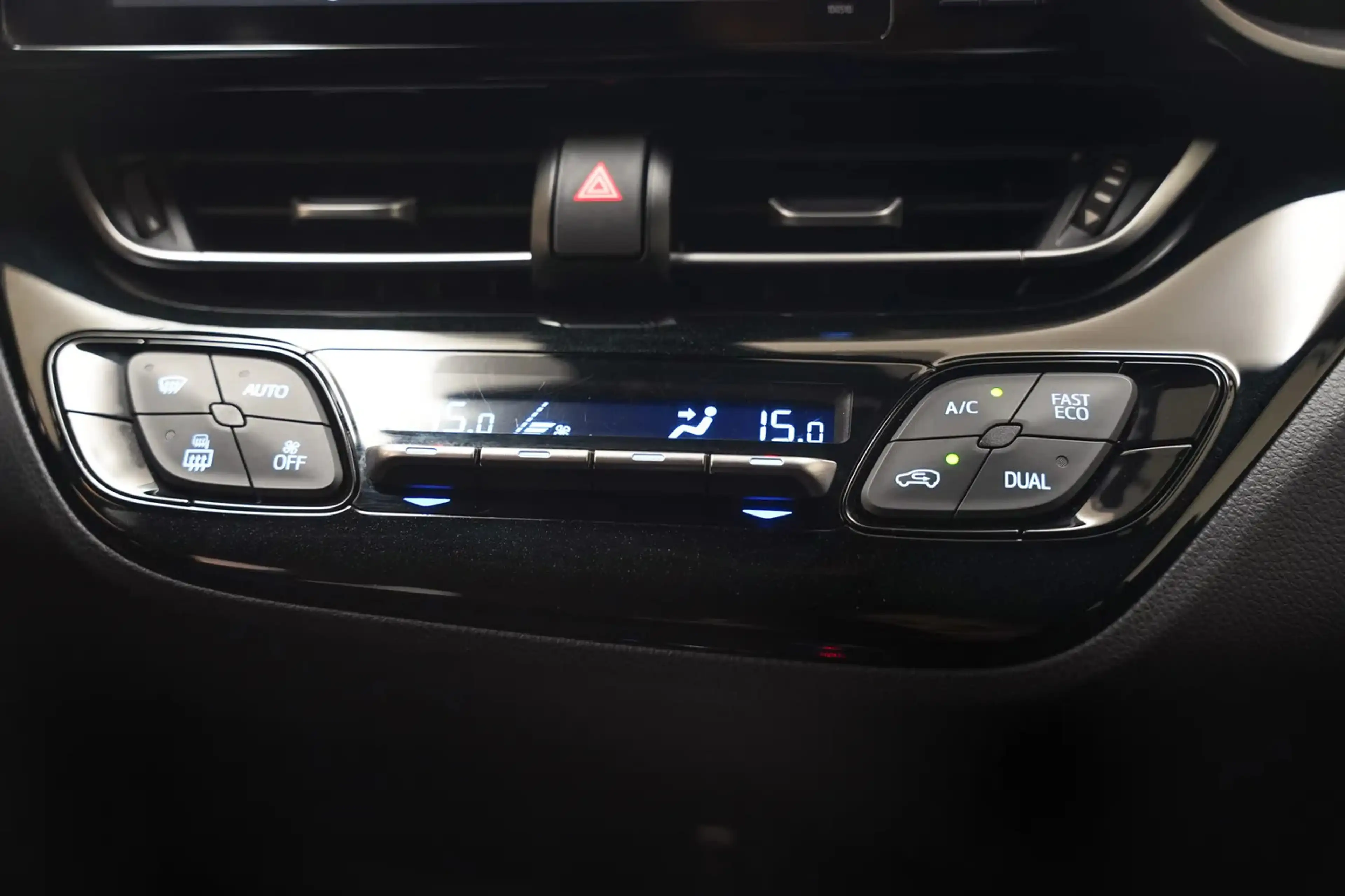 Toyota C-HR 1.8 Hybrid Dynamic [ Camera Navi Climate] — photo 8