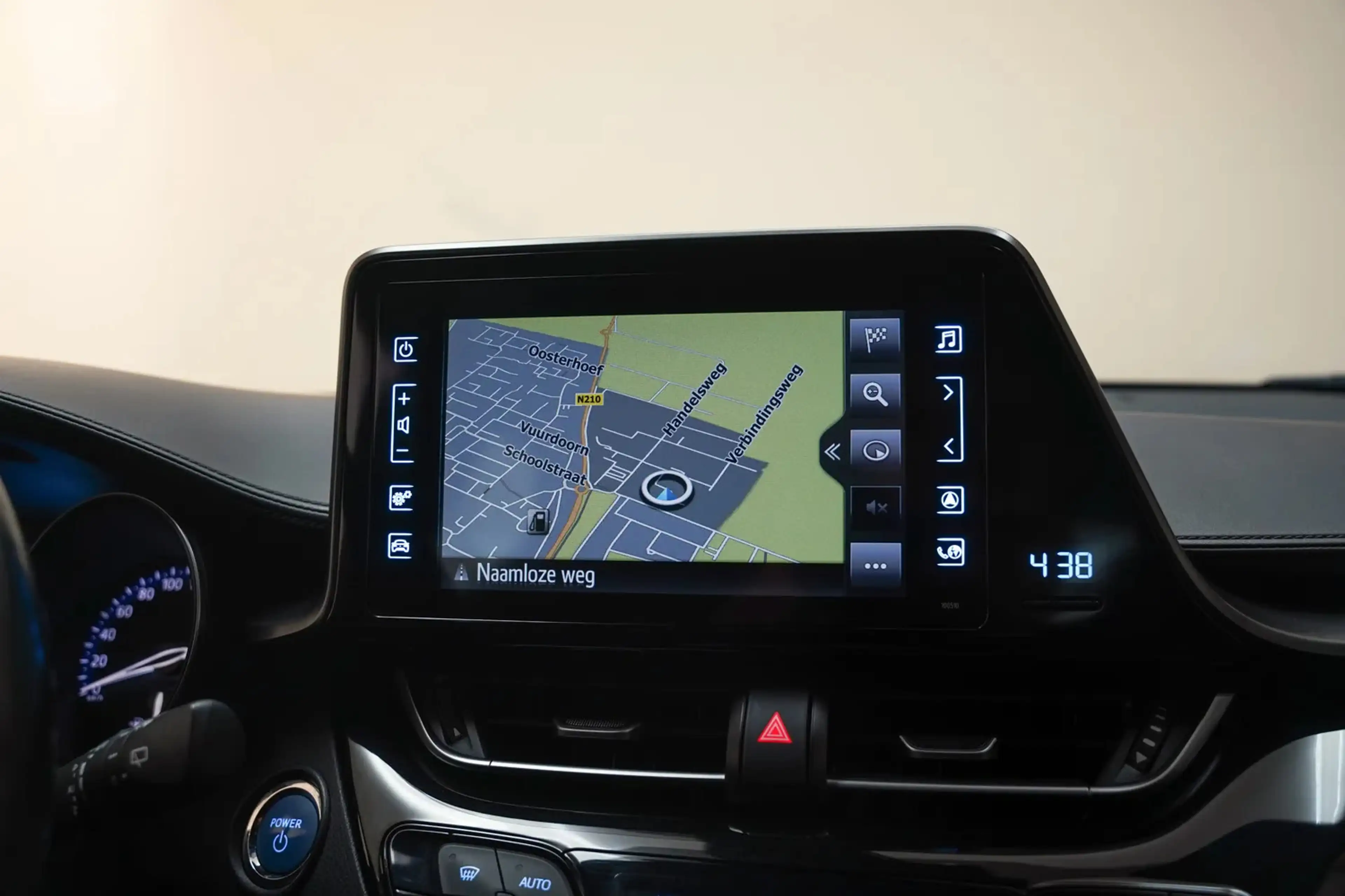 Toyota C-HR 1.8 Hybrid Dynamic [ Camera Navi Climate] — photo 7
