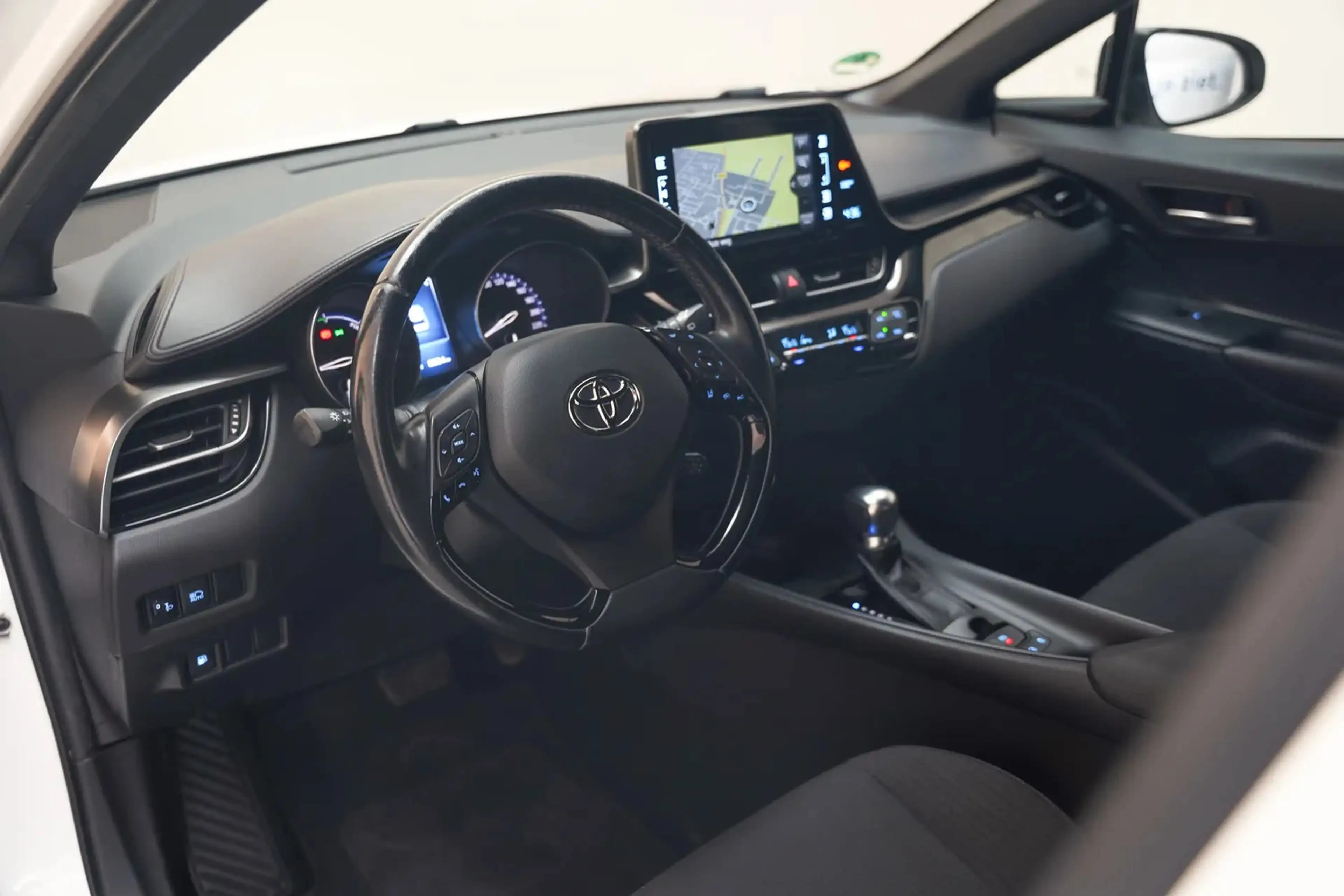 Toyota C-HR 1.8 Hybrid Dynamic [ Camera Navi Climate] — photo 14