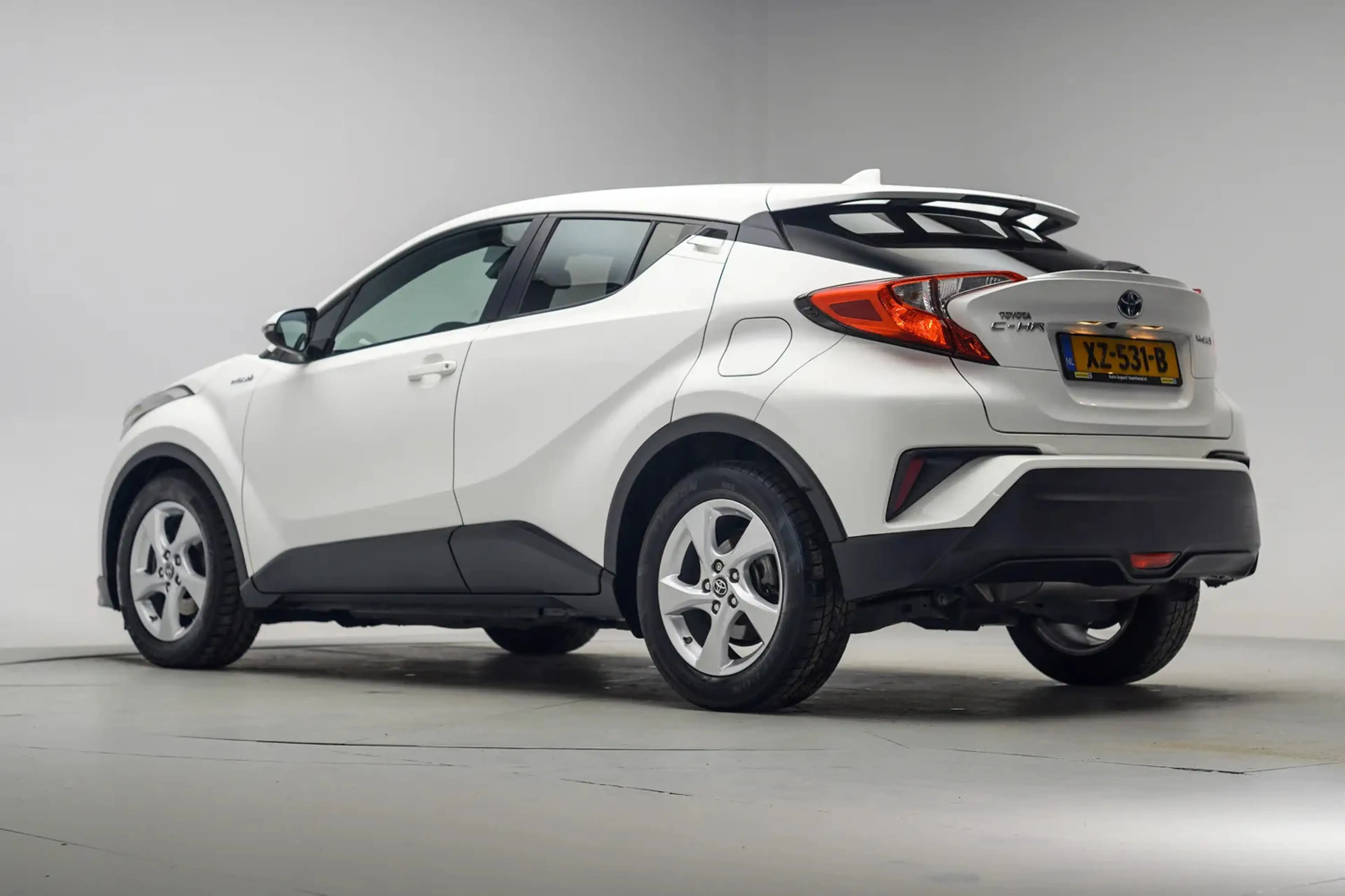 Toyota C-HR 1.8 Hybrid Dynamic [ Camera Navi Climate] — photo 3