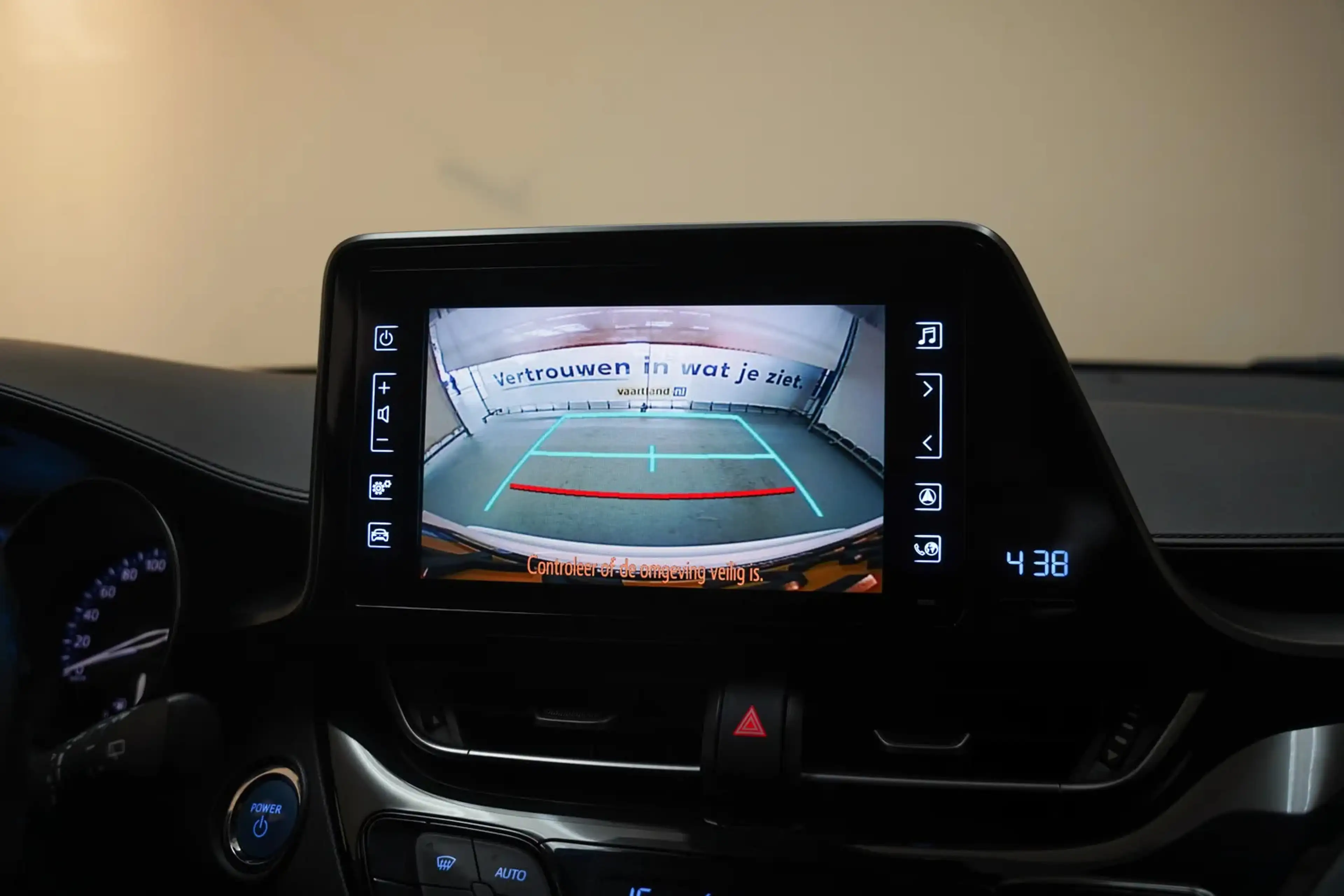 Toyota C-HR 1.8 Hybrid Dynamic [ Camera Navi Climate] — photo 5