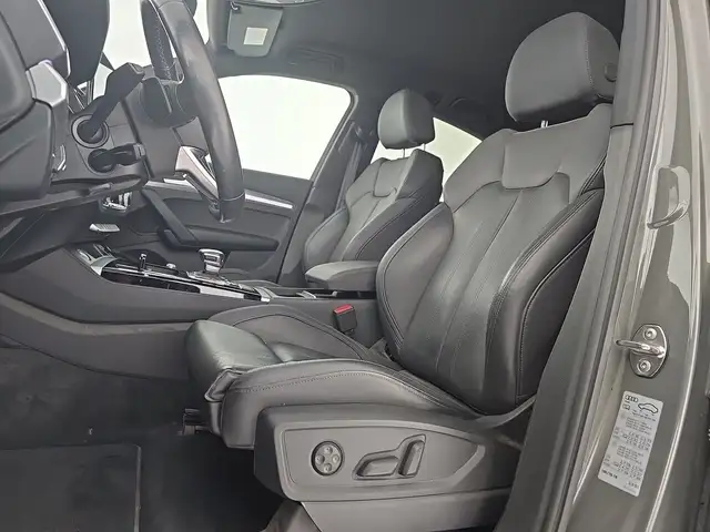 Audi Q5 view 9
