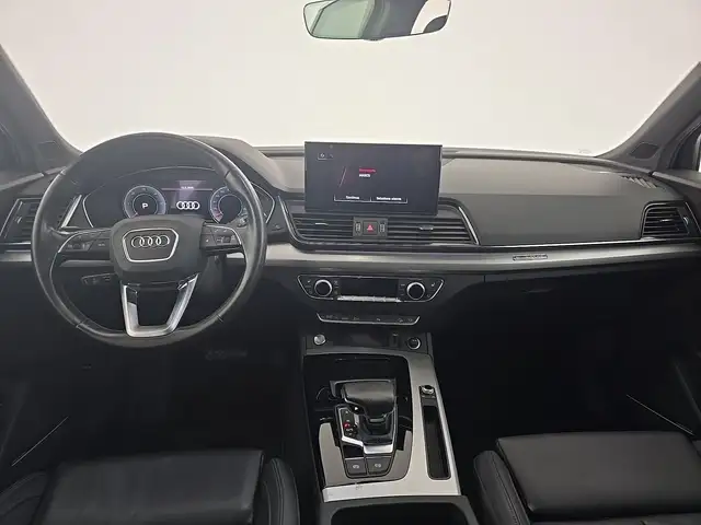 Audi Q5 view 11