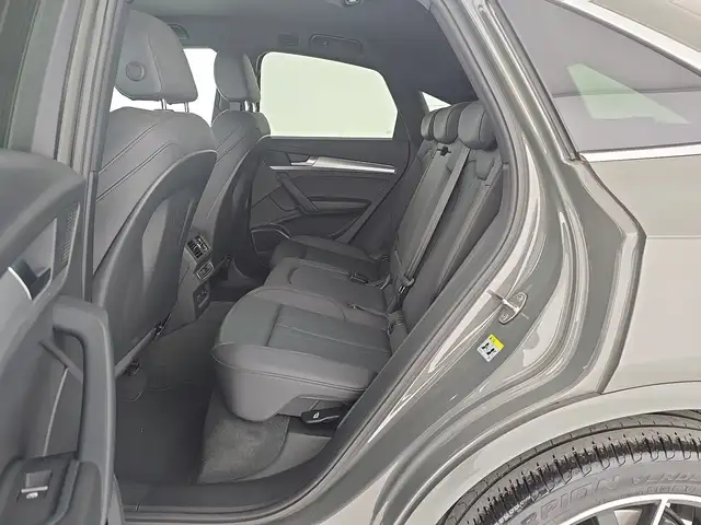 Audi Q5 view 10