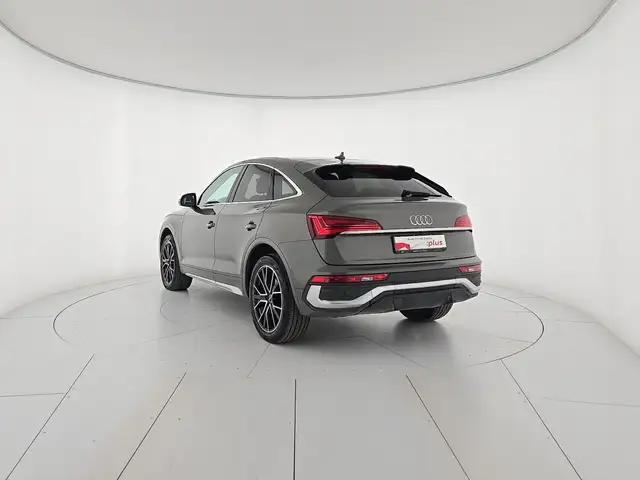 Audi Q5 view 3