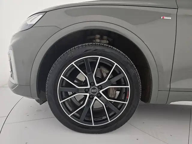 Audi Q5 view 8