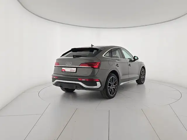 Audi Q5 view 5