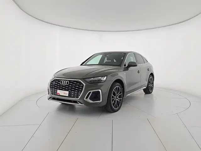Audi Q5 main image