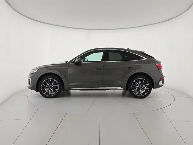 Audi Q5 view 2