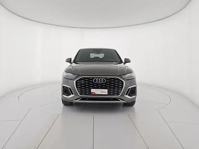 Audi Q5 view 7