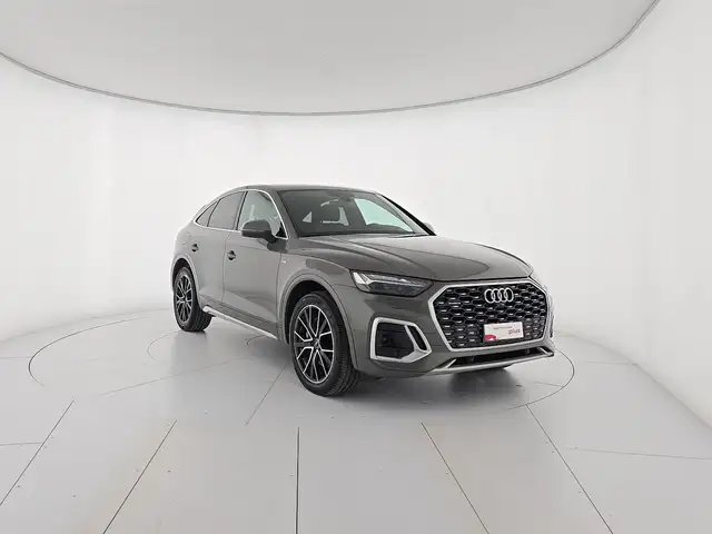 Audi Q5 view 6