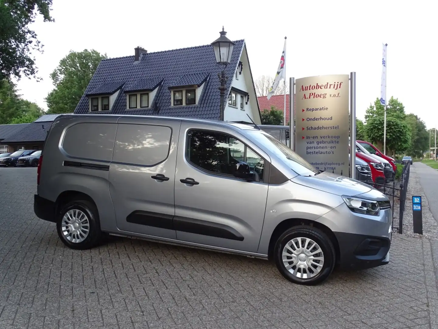 Toyota Proace City 1.5 D-4D Live Long 131 PK NAVI PDC TREKHAAK 1e eig Grijs - 1