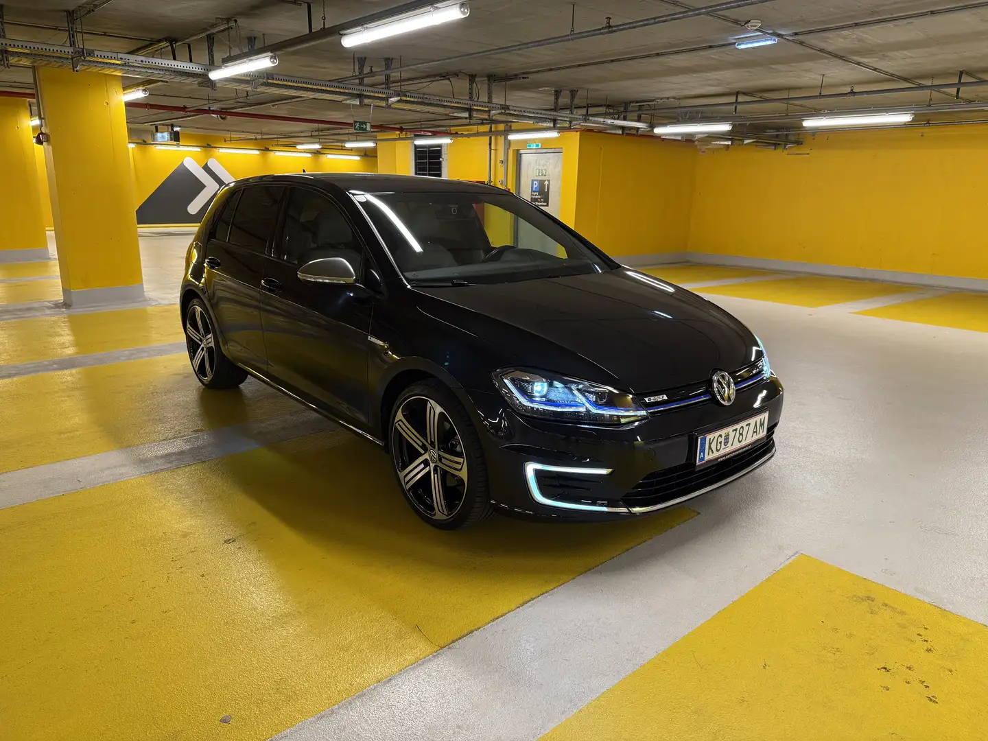 Volkswagen e-Golf e-Golf 35,8kWh (mit Batterie) Negru - 1