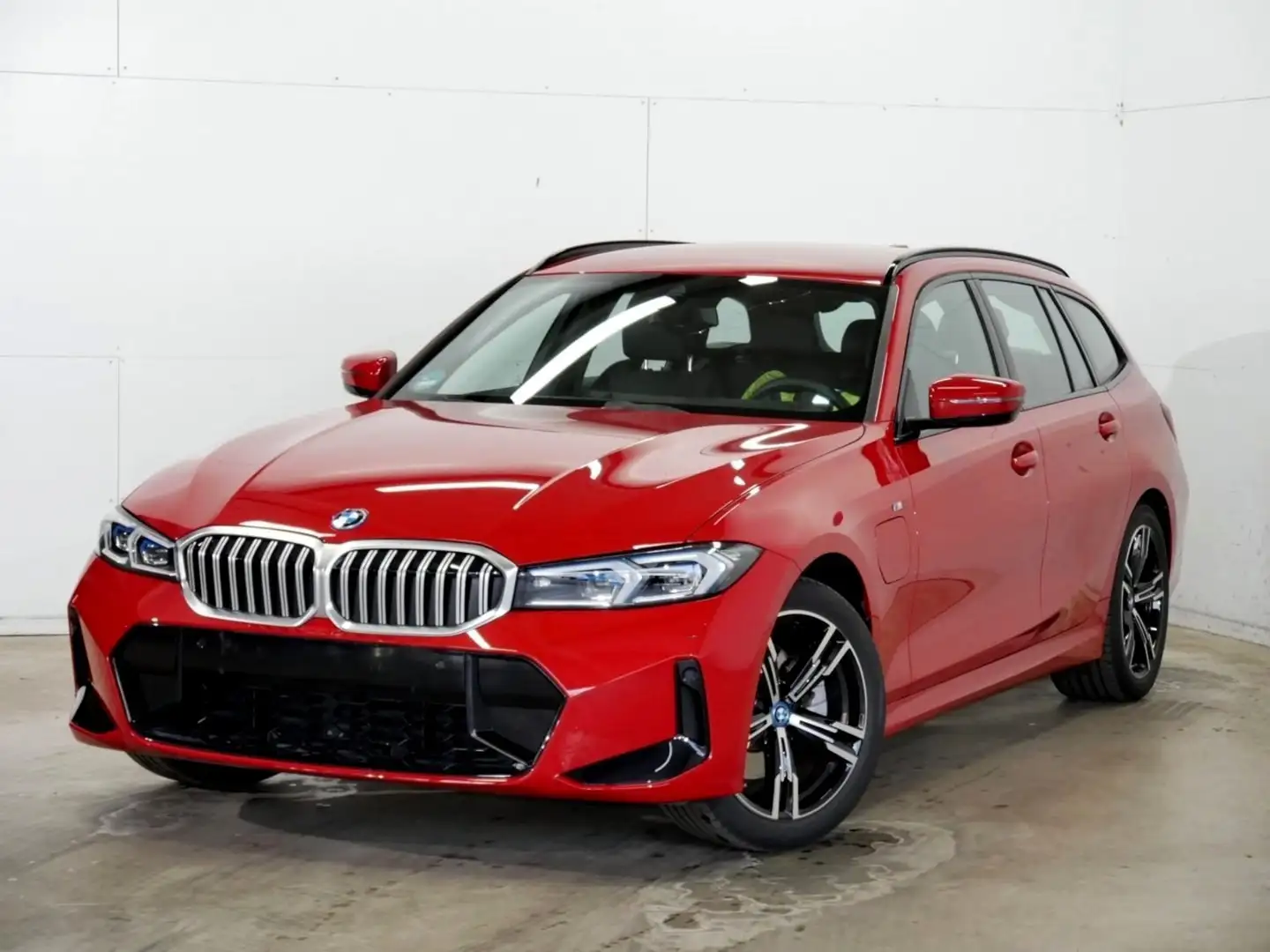 BMW 330 330e Touring M Sport HeadUp DrivingAs Sound Kam Rouge - 1