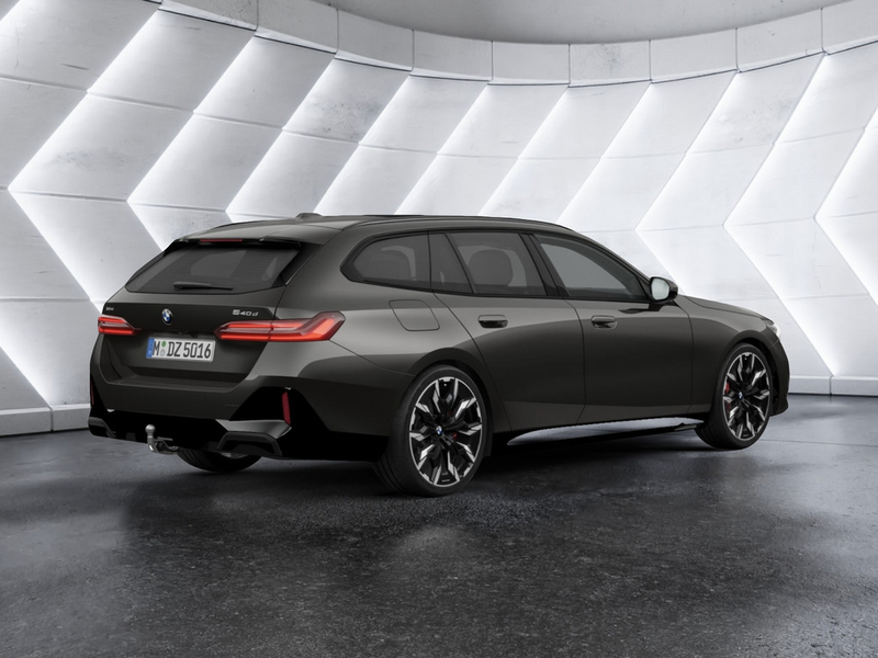 BMW 540 d Touring xDrive M-Sport Pro LED PANO 360° — photo 3