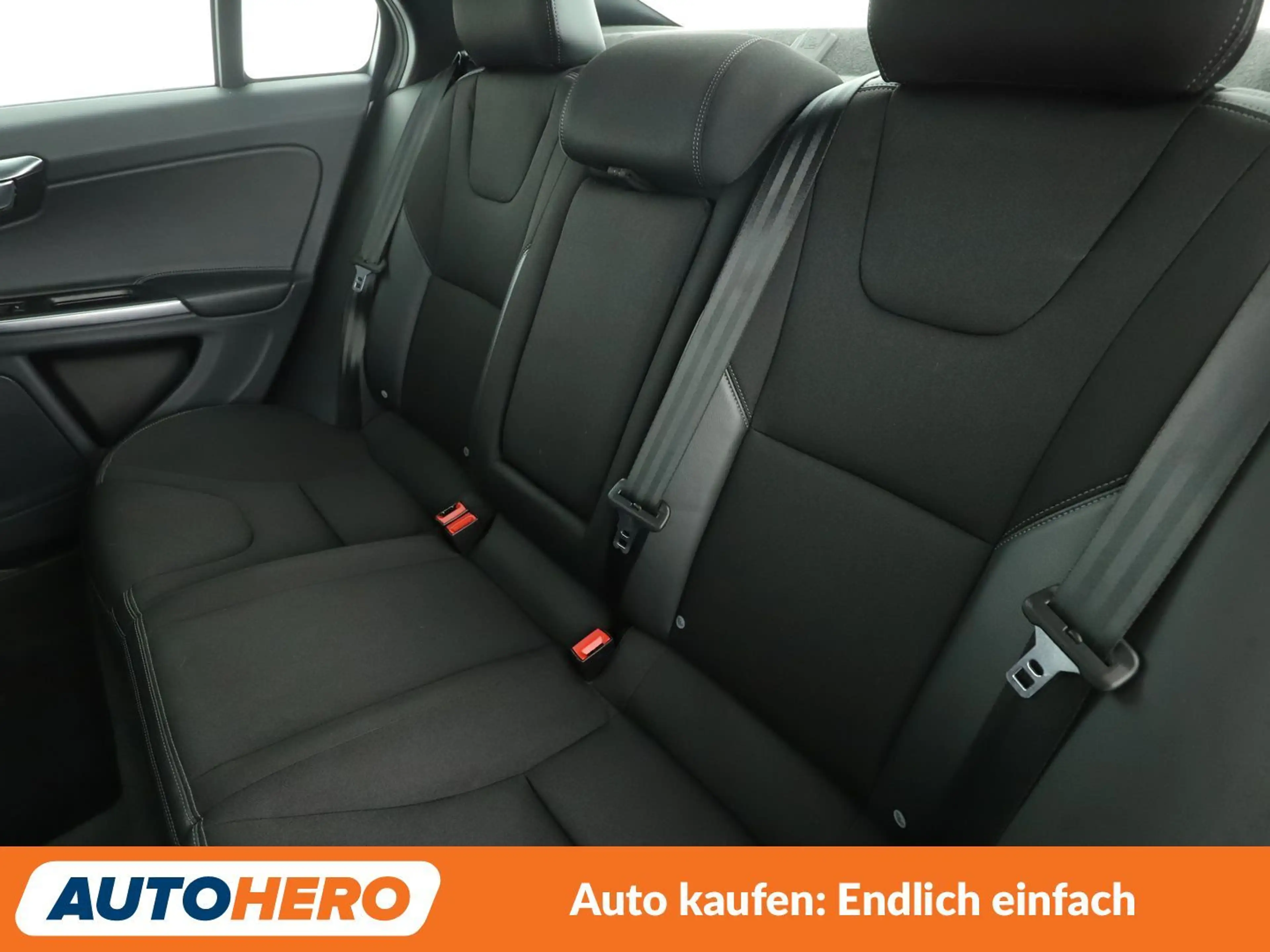 Volvo S60 Cross Country 2.0 D3 Momentum Aut.*NAVI*BI-XENON*TEMPO*CAM*PDC* — photo 14