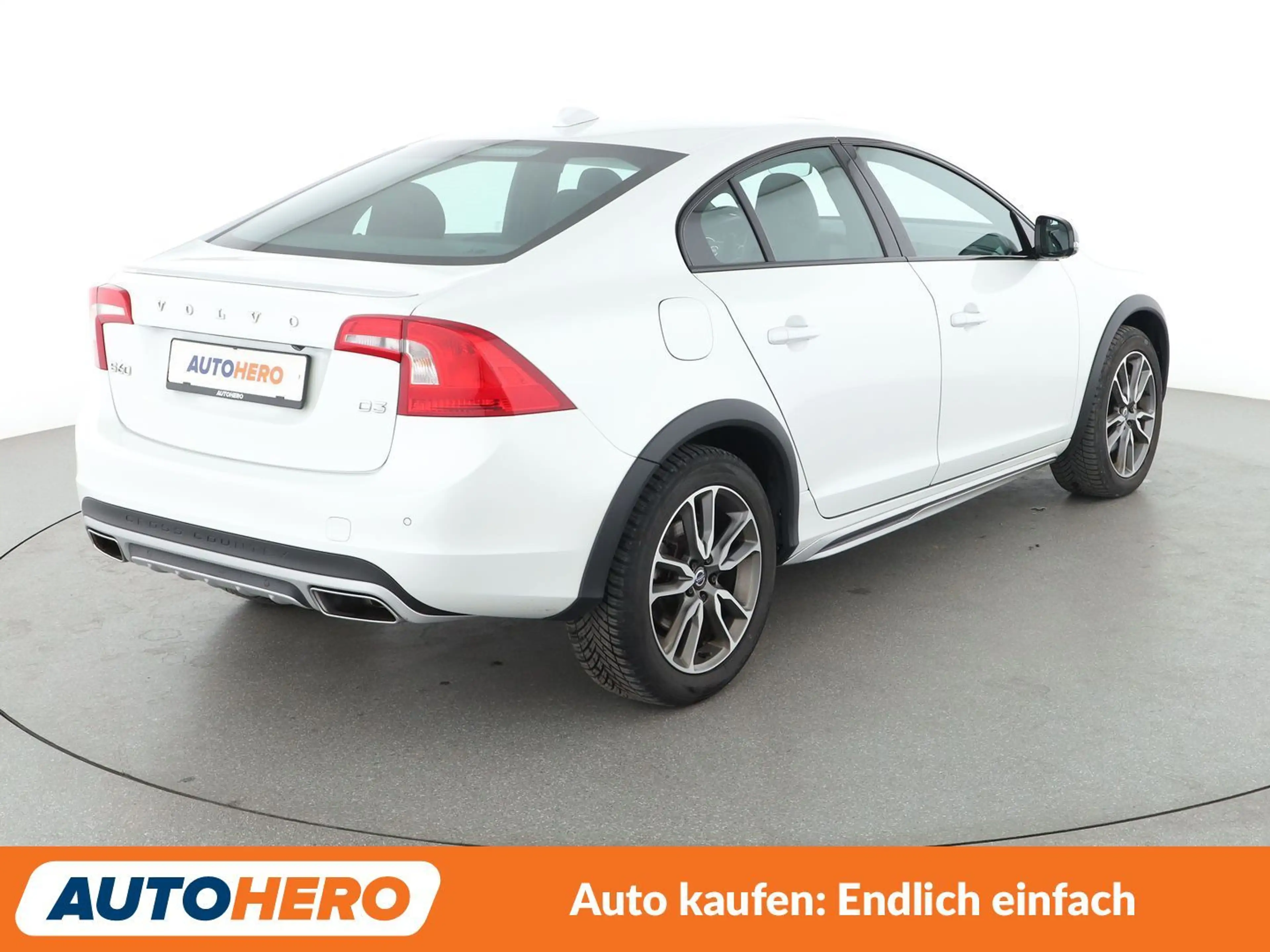 Volvo S60 Cross Country 2.0 D3 Momentum Aut.*NAVI*BI-XENON*TEMPO*CAM*PDC* — photo 6