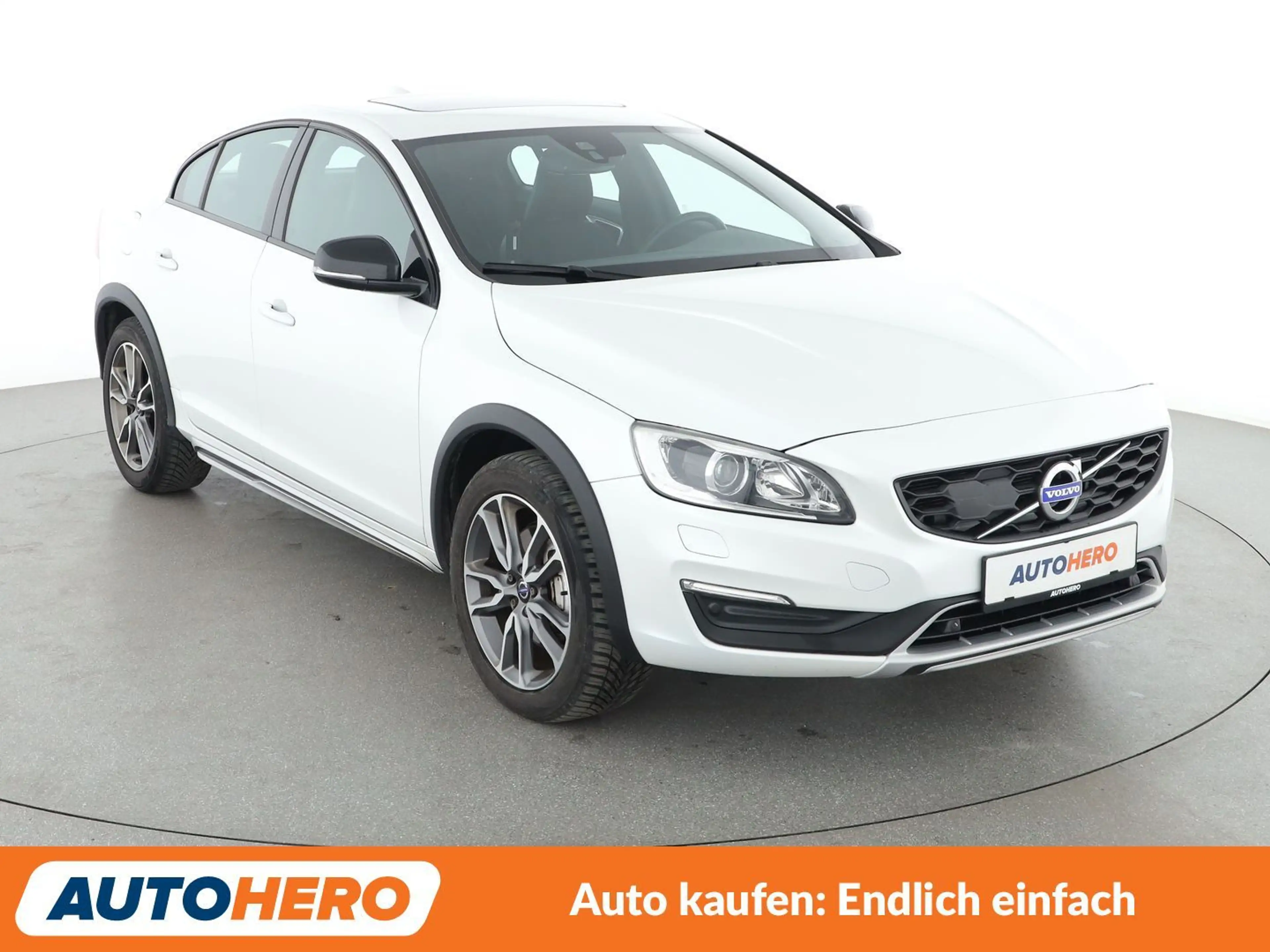 Volvo S60 Cross Country 2.0 D3 Momentum Aut.*NAVI*BI-XENON*TEMPO*CAM*PDC* — photo 8