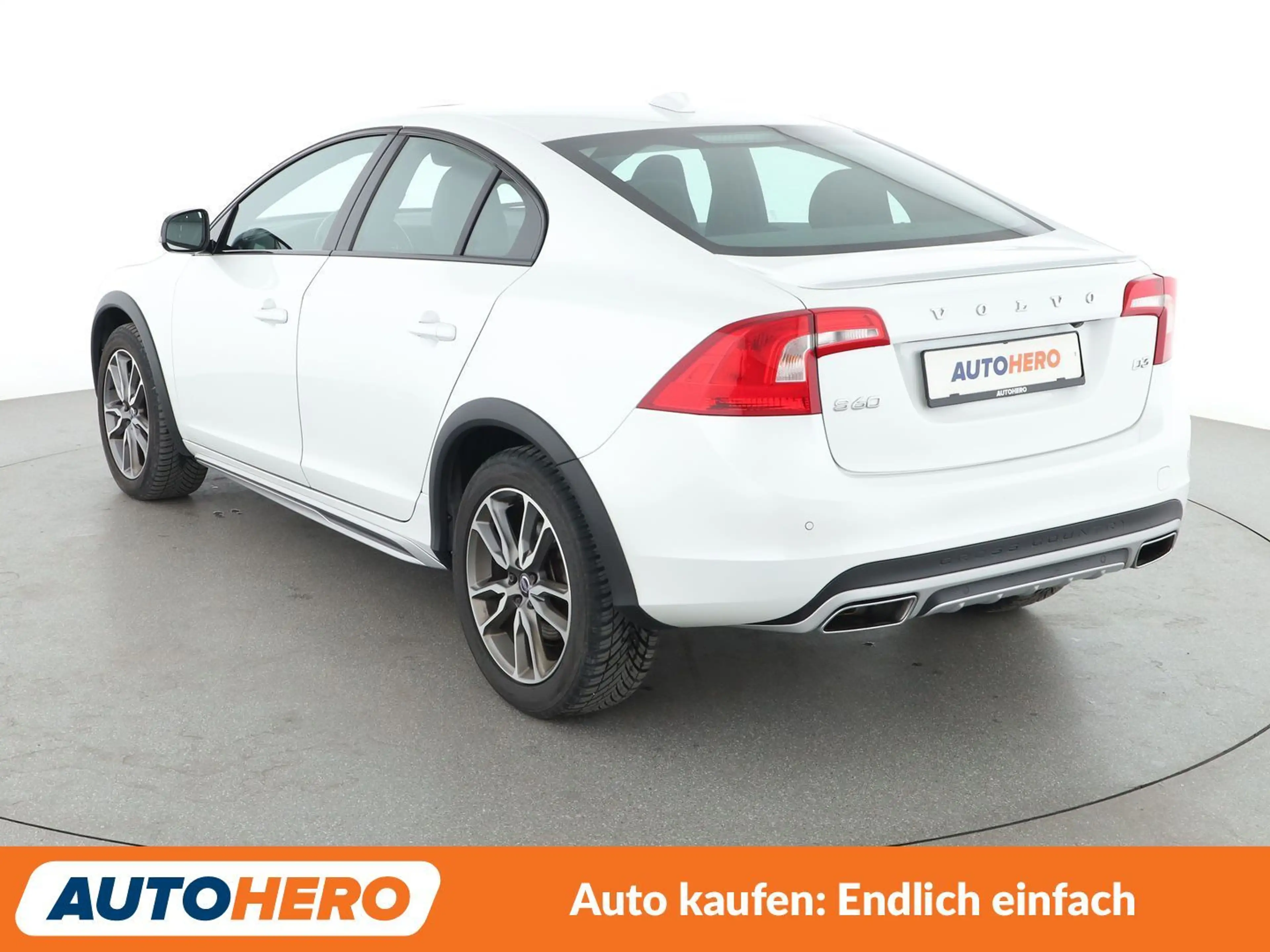 Volvo S60 Cross Country 2.0 D3 Momentum Aut.*NAVI*BI-XENON*TEMPO*CAM*PDC* — photo 4
