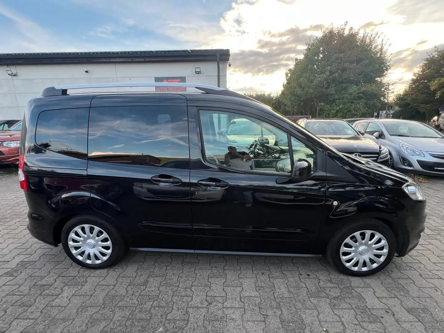 Ford Tourneo Courier Titanium, Kamera, PDC, NAVI, AHK Schwarz - 2