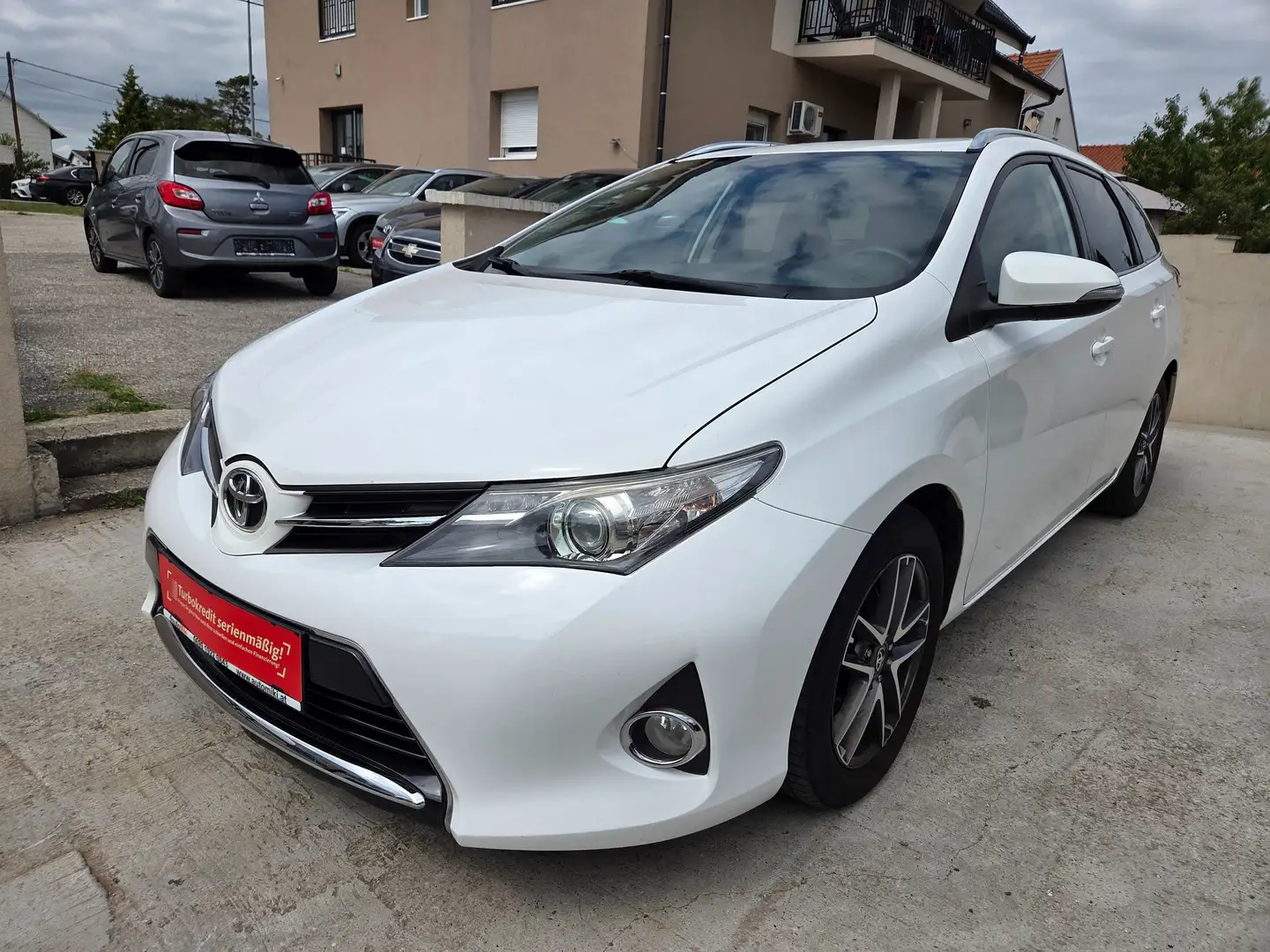 Toyota Auris Kombi 2,0 Diesel Touring Sports D-4D Weiß - 1