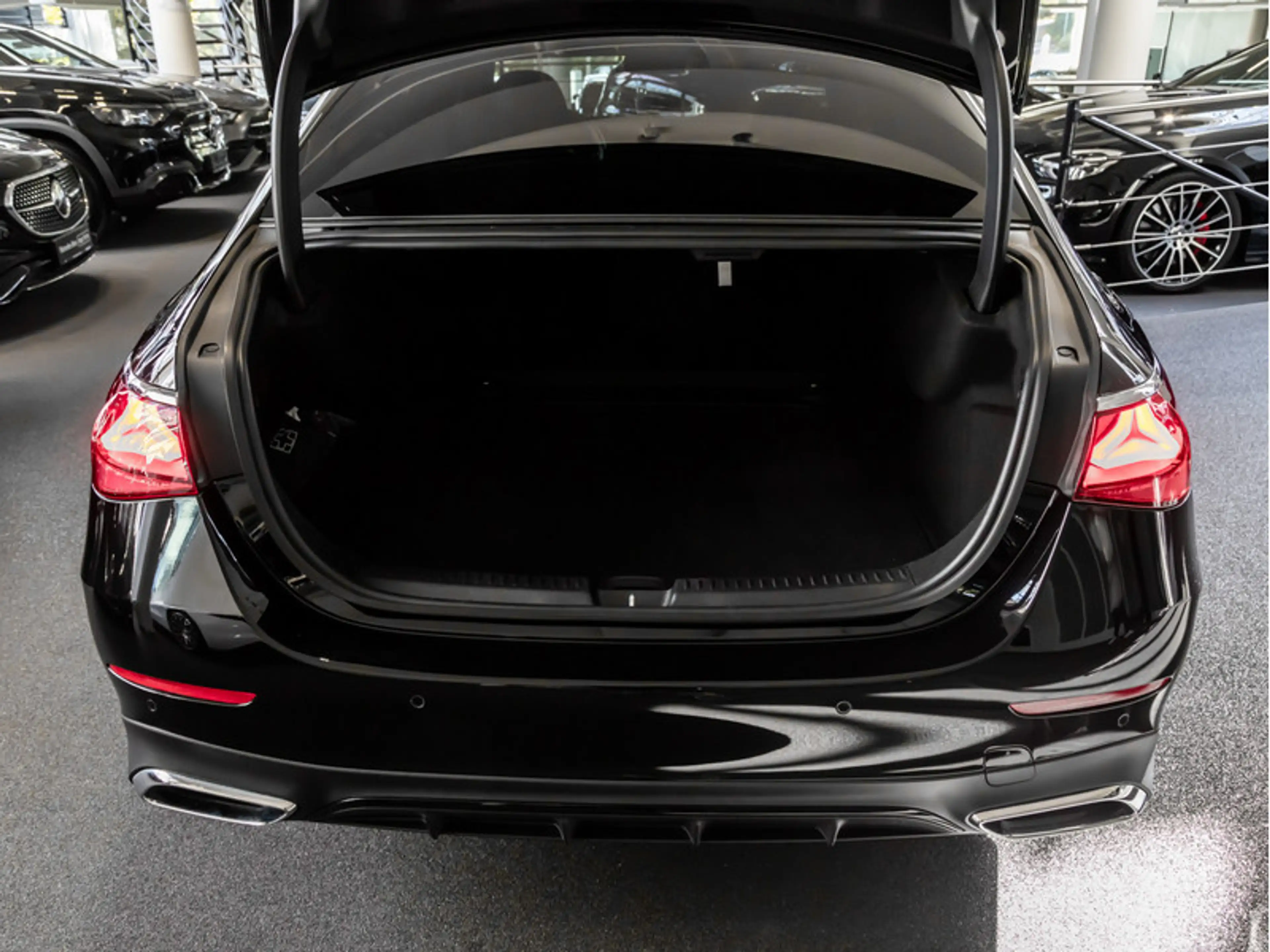 Mercedes-Benz E 200 AMG-Sport/Super/360/Pano/Night/Totw/20' — photo 6