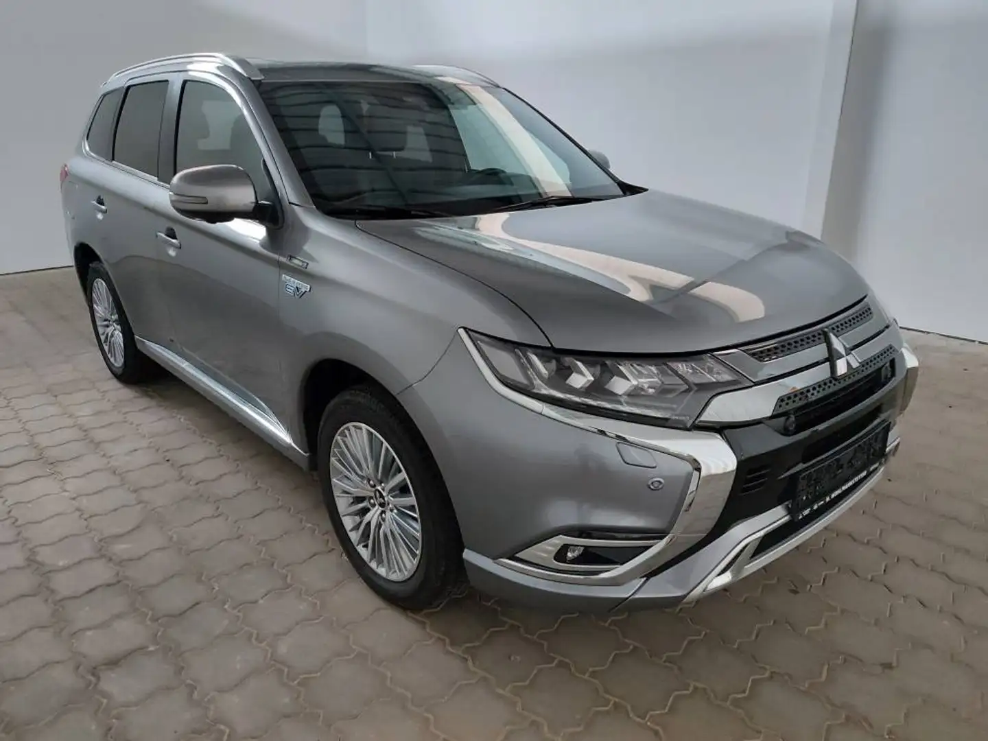 Mitsubishi Outlander PHEV 2.4L TOP Schiebedach, ACC, Lenkradheitzung, u Gris - 2