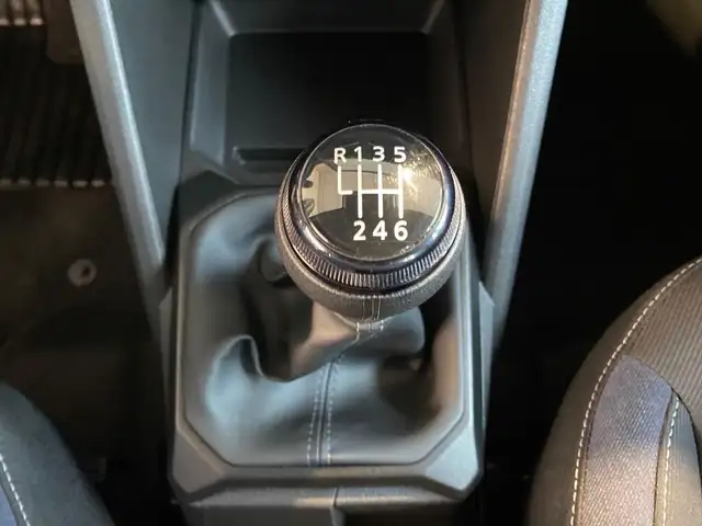 Dacia Duster view 12