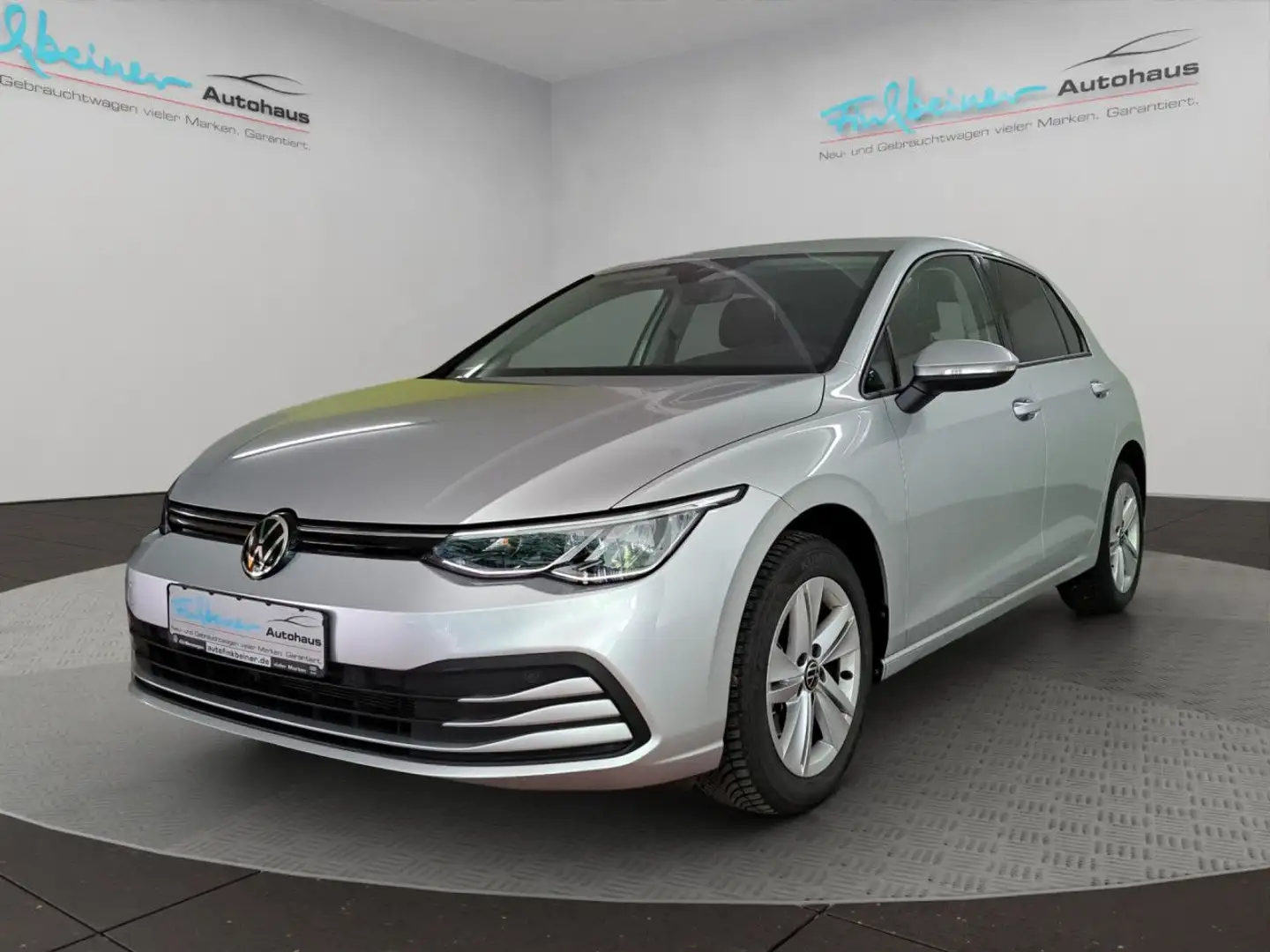 Volkswagen Golf VIII Life 2.0l TDI DPF DSG Bluetooth Navi LED Plateado - 2