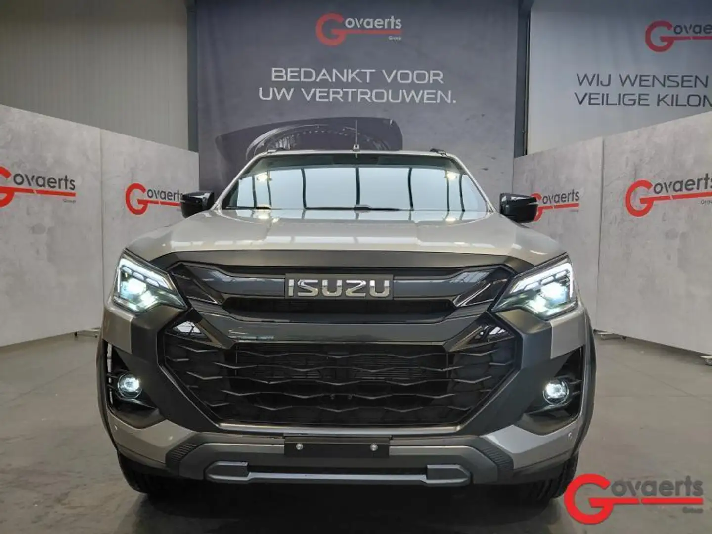 Isuzu D-Max LSE V-Cross Roll Cover Gris - 2