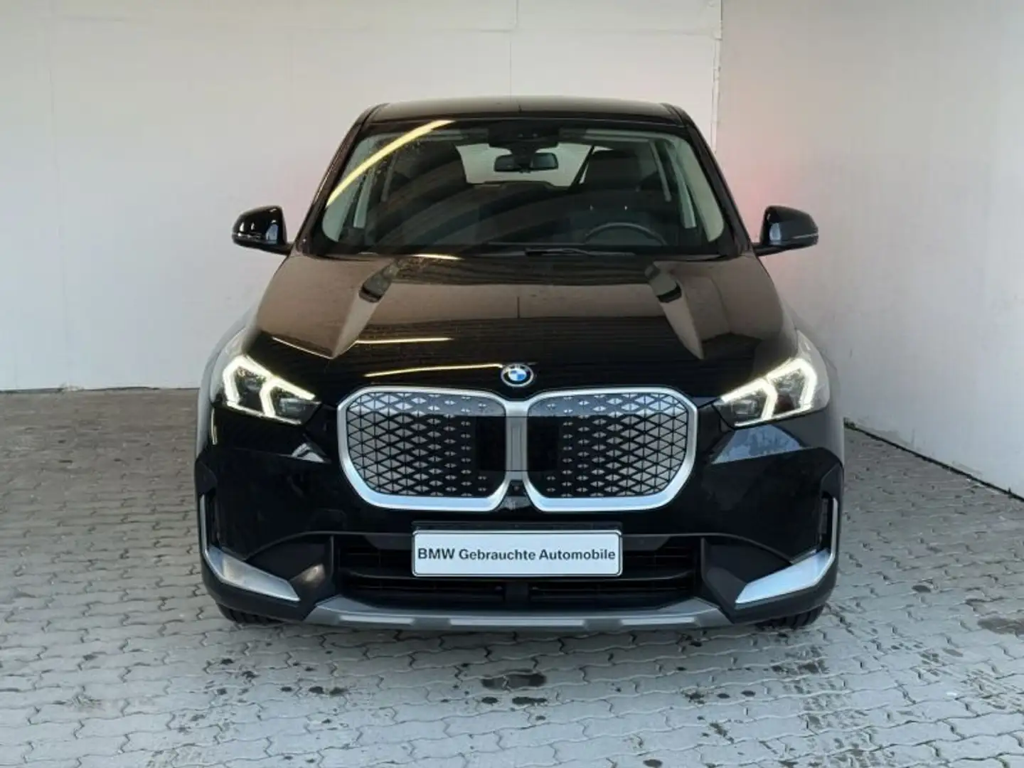 BMW iX1 xDrive30 Navi.LED.ACC.360°.KomfZg.HuD.SHZ Schwarz - 2