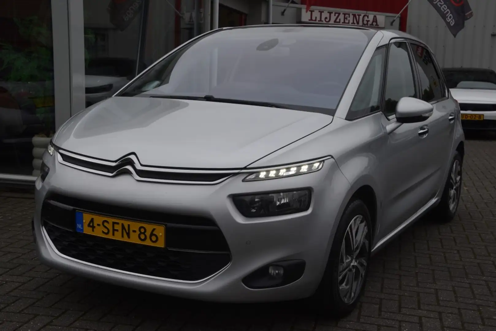 Citroen C4 Picasso 1.6 VTi Intensive Nieuwe motor | Keyless l Navi l Grijs - 2