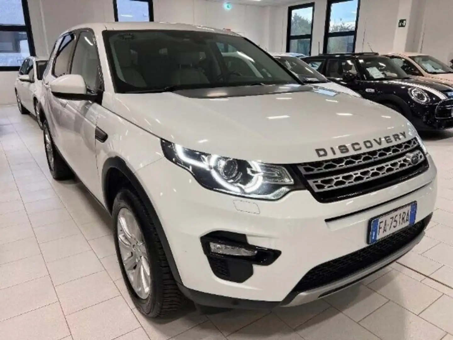 Land Rover Discovery Sport 2.0 TD4 150 CV Pure Bianco - 2