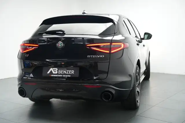 Alfa Romeo Stelvio view 9