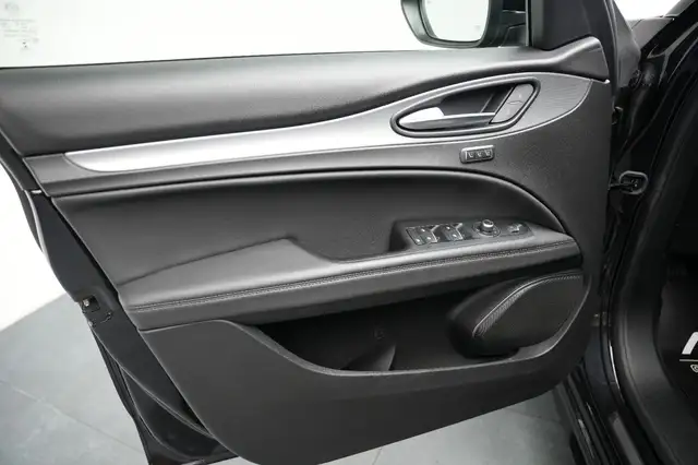 Alfa Romeo Stelvio view 12