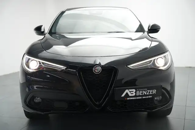 Alfa Romeo Stelvio view 3