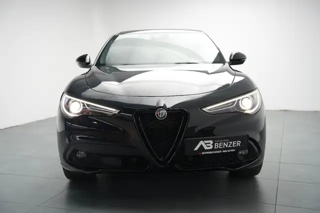 Alfa Romeo Stelvio view 4