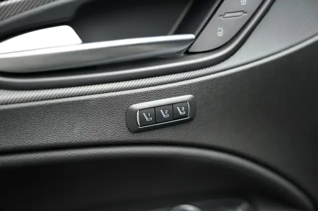 Alfa Romeo Stelvio view 13
