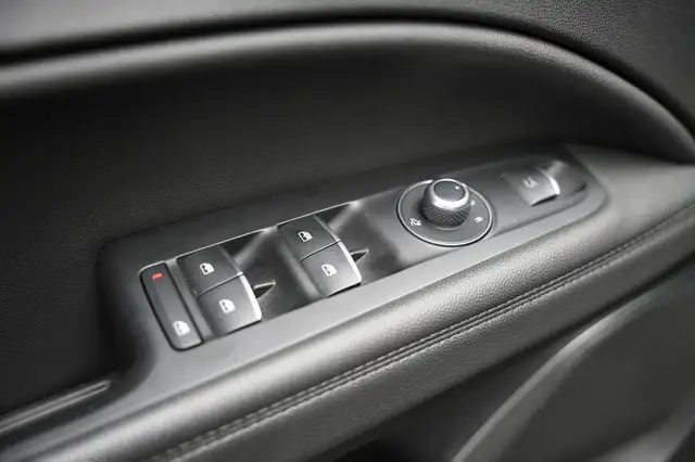 Alfa Romeo Stelvio view 14