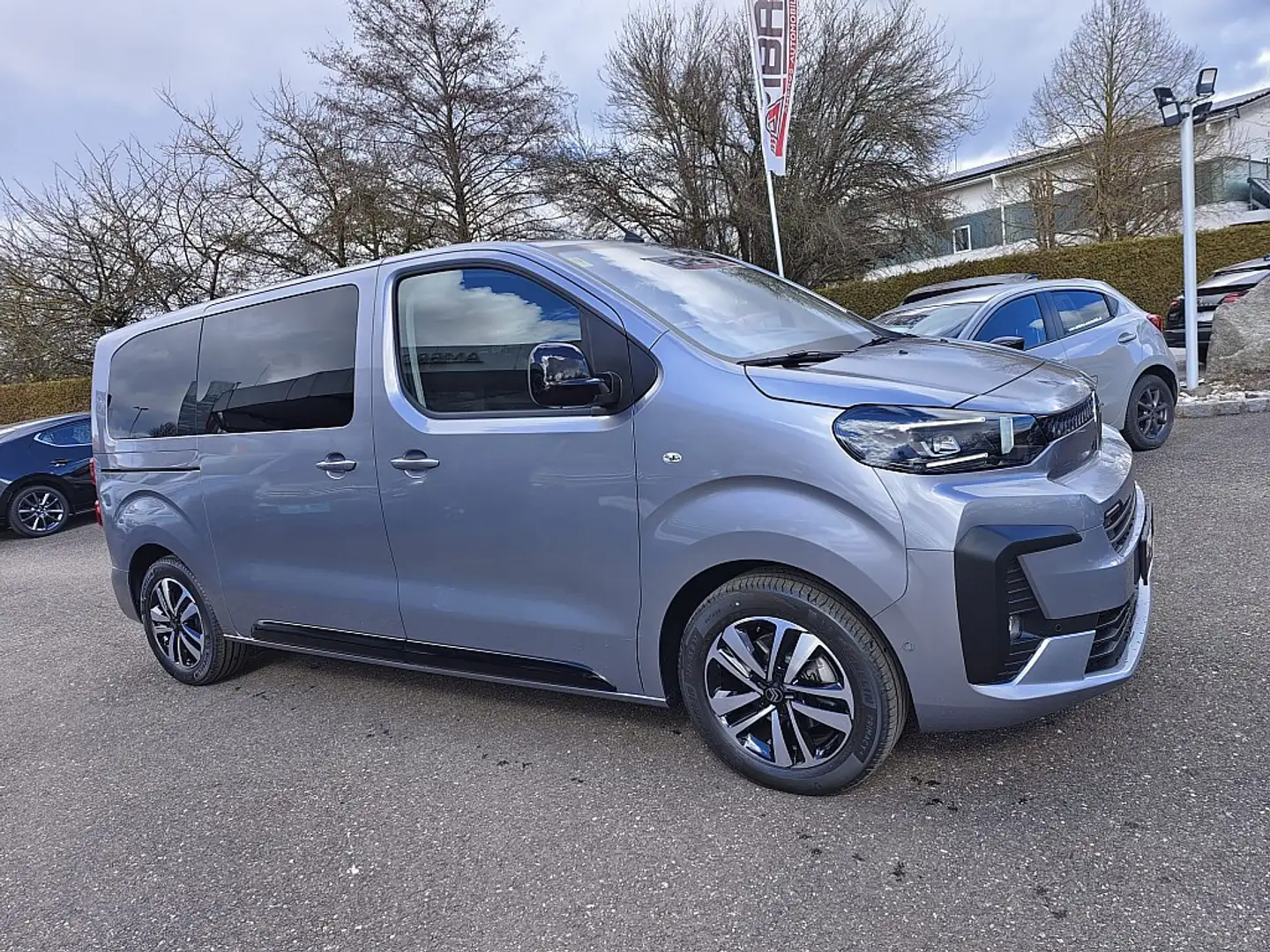 Citroen Spacetourer 2,2 BlueHDI 180 S&S EAT8 M Business 8-Sitzer Vo... Grau - 1