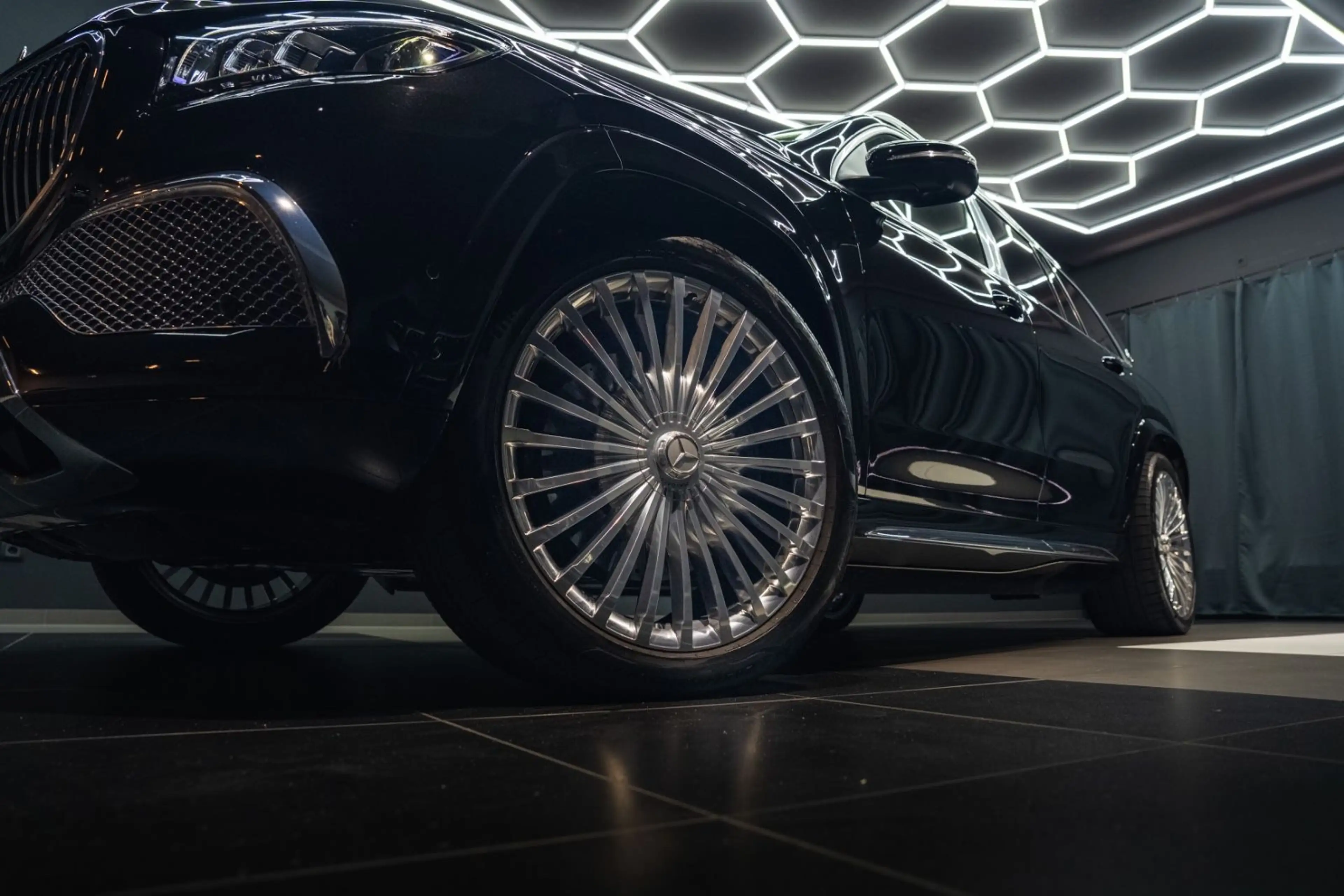 Mercedes-Benz GLS 600 Maybach*HighClassFond*AHK*HU*SH*PANO*360 — photo 8