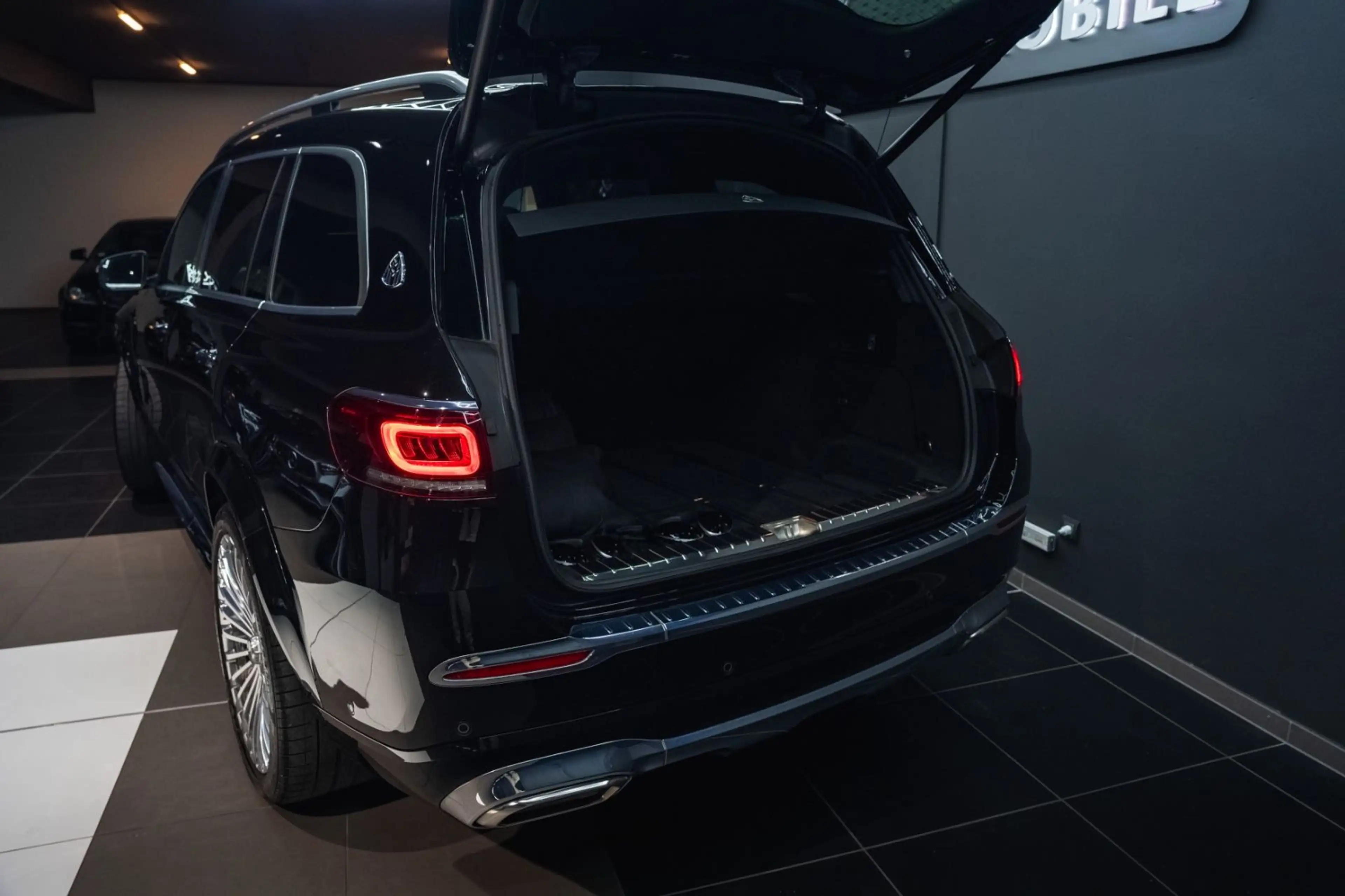 Mercedes-Benz GLS 600 Maybach*HighClassFond*AHK*HU*SH*PANO*360 — photo 13