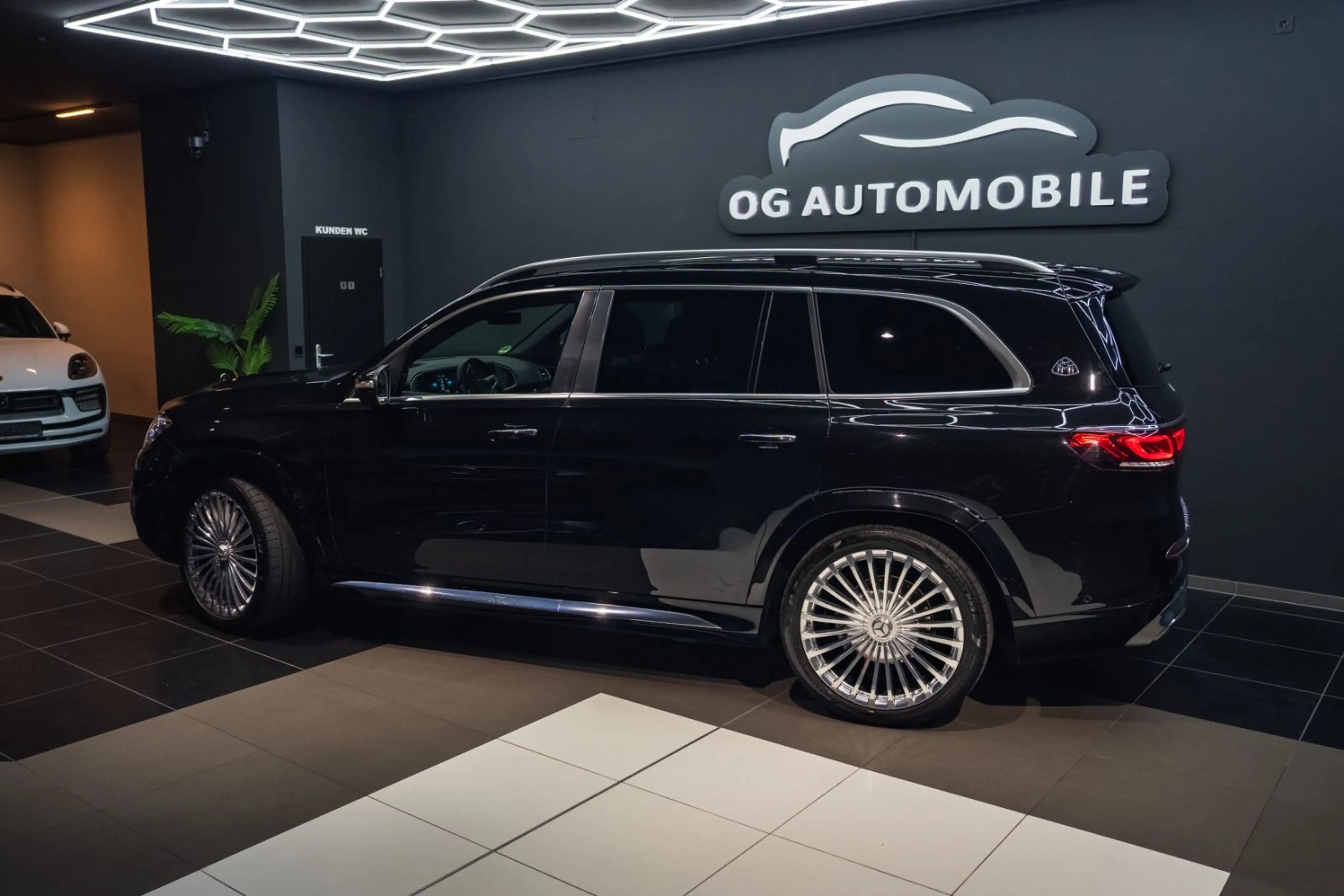 Mercedes-Benz GLS 600 Maybach*HighClassFond*AHK*HU*SH*PANO*360 — photo 9
