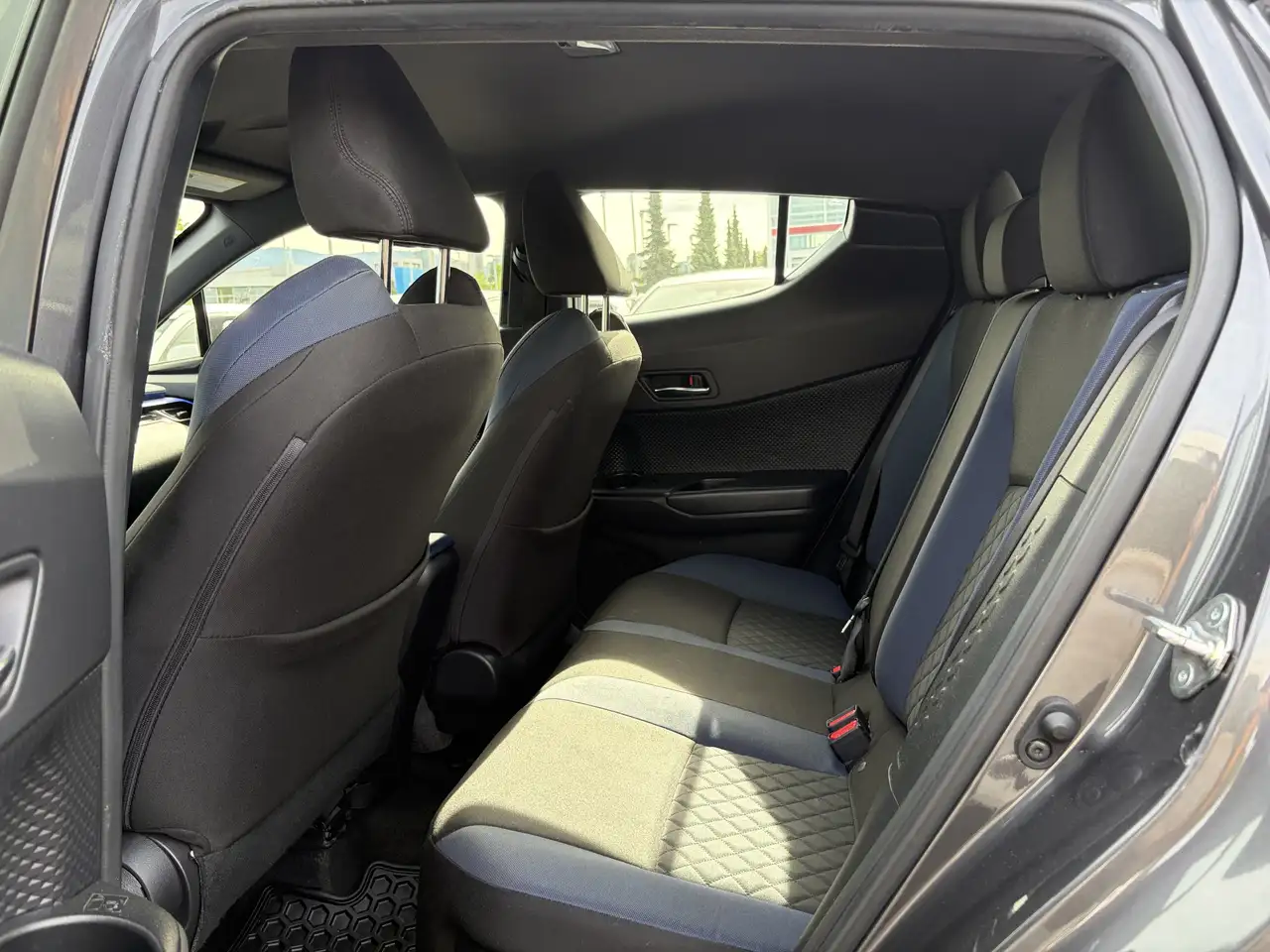 Toyota C-HR photo Toyota C-HR