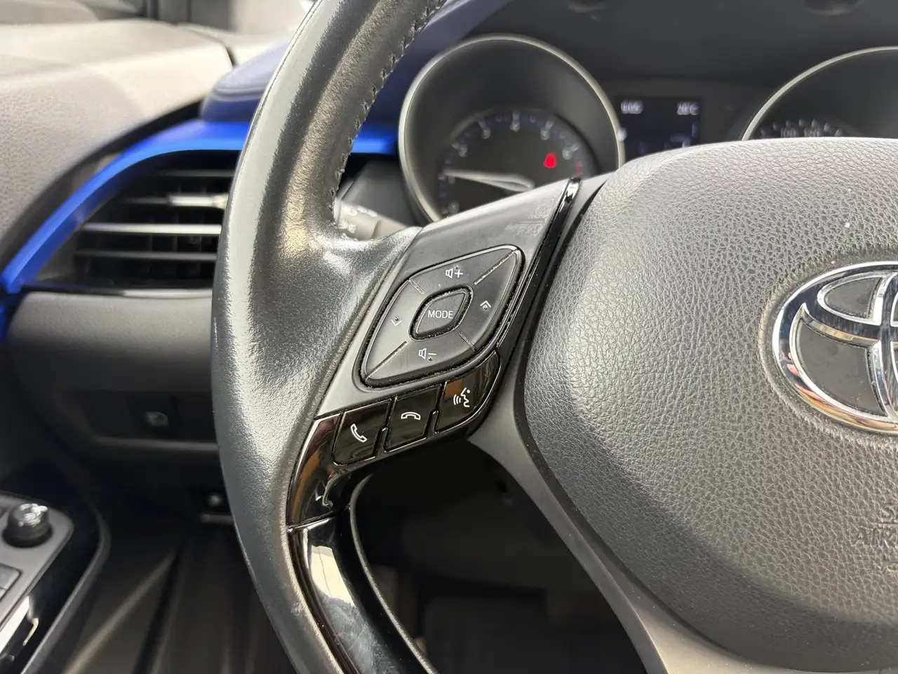 Toyota C-HR photo Toyota C-HR