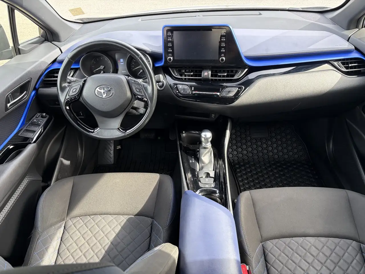 Toyota C-HR photo Toyota C-HR