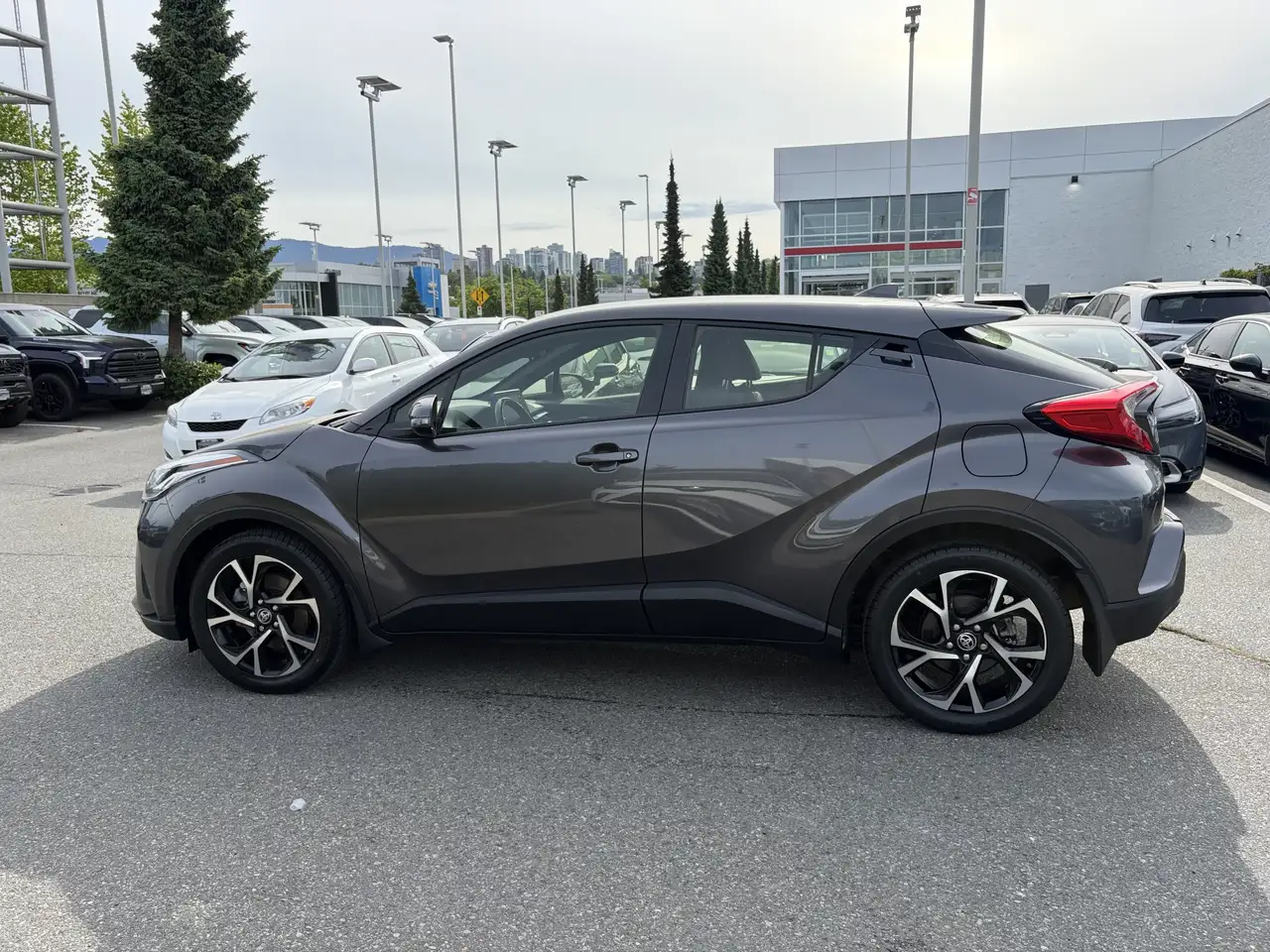 Toyota C-HR photo Toyota C-HR
