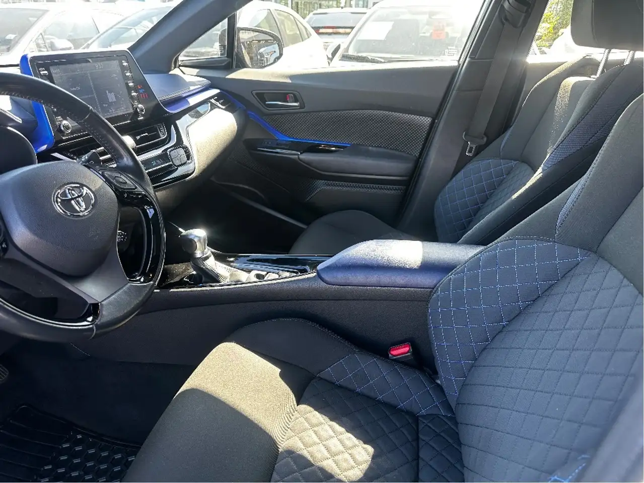 Toyota C-HR photo Toyota C-HR