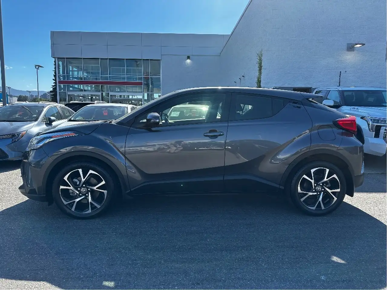 Toyota C-HR photo Toyota C-HR