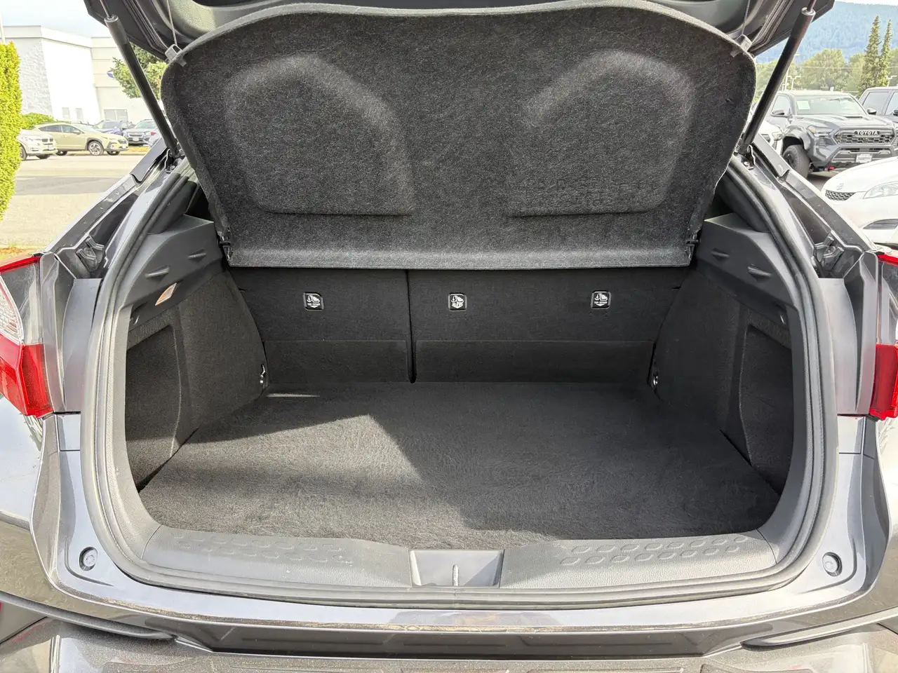 Toyota C-HR photo Toyota C-HR